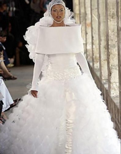 wedding-dress-with-unclear-theme