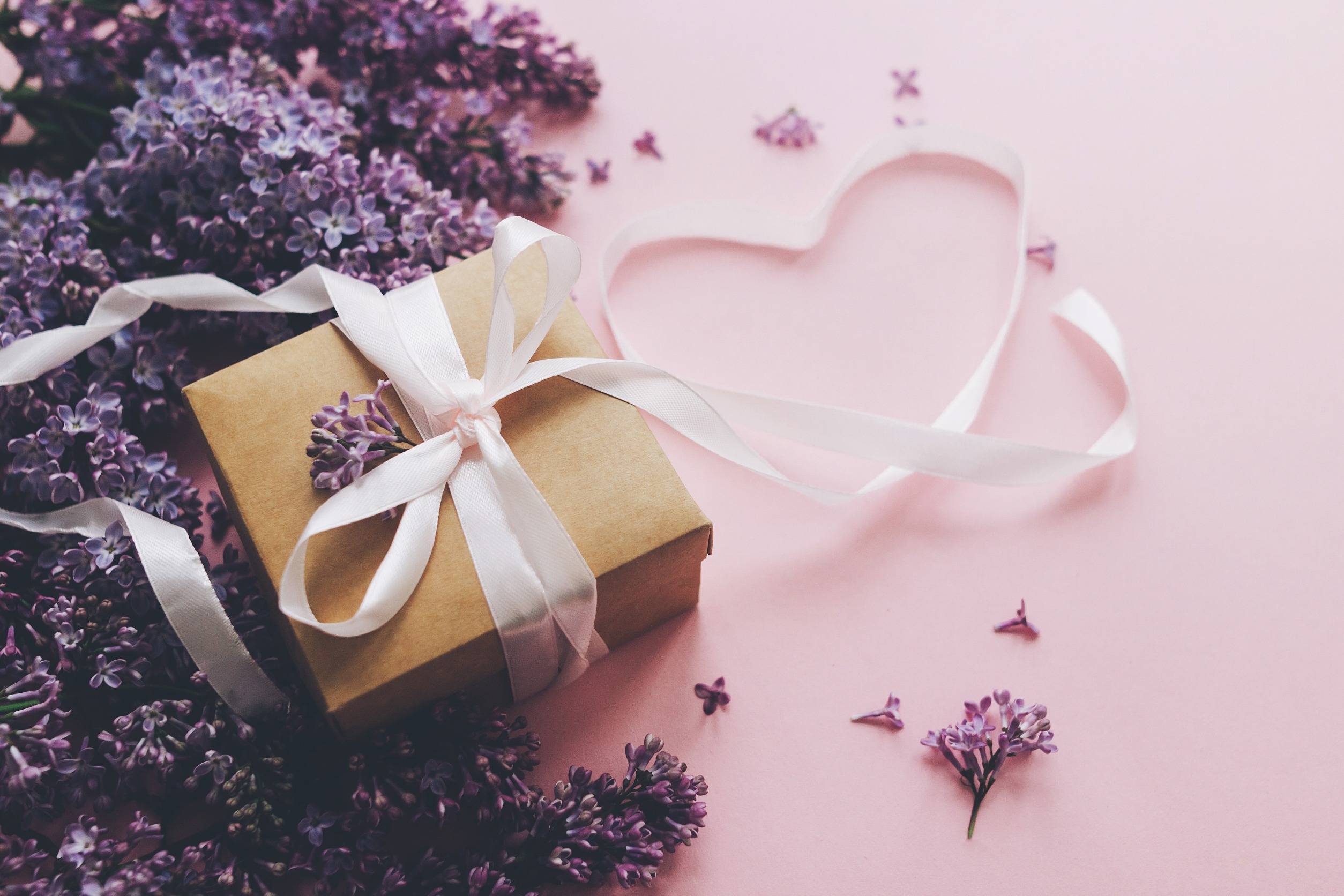 Get Your Favorite Newlyweds: Try These 5 Unique Gifts